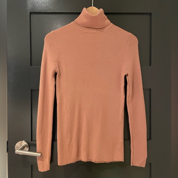 Uniqlo extra fine merino wool turtleneck sweater - Picture 2 of 4